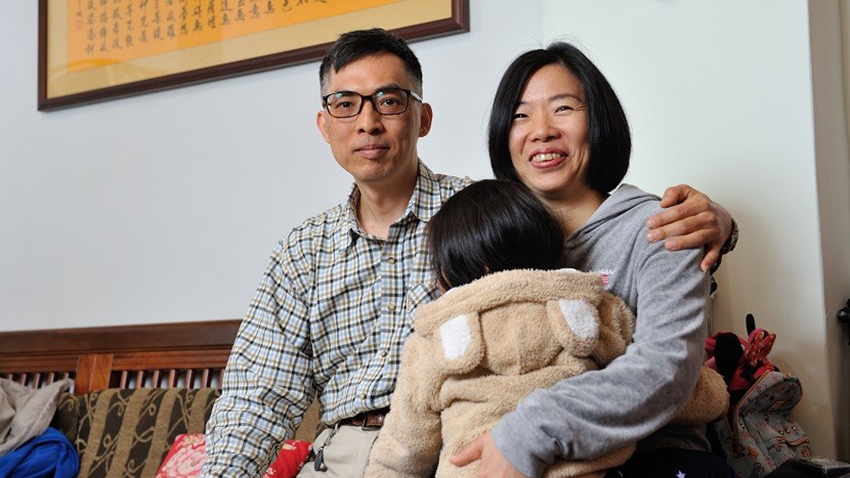 太太在坐月子，他卻發現肝癌，數度復發，「期待標靶新藥能讓我陪女兒長大」